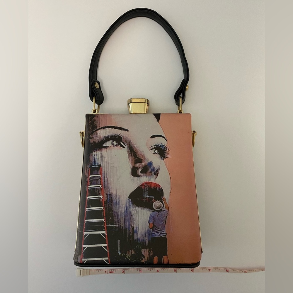Artist Purse, Novelty with rhinestone clasp 6 x 8 x 3.5